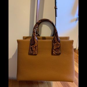 Women’s pocketbook.